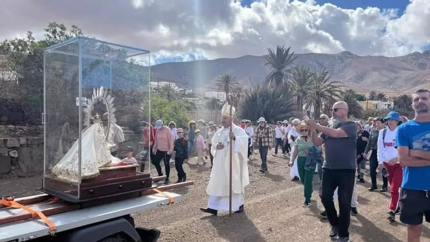 Subida a la iglesia de Betancuria de la Virgen de la Peña