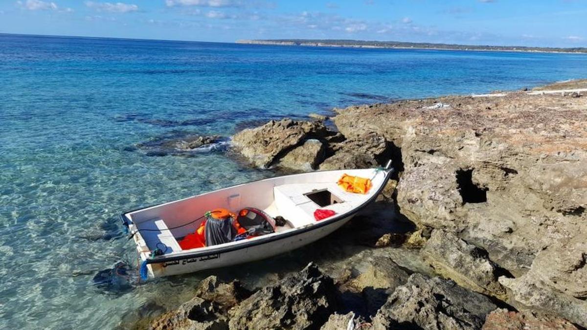 Imagen de archivo de una patera en Formentera.