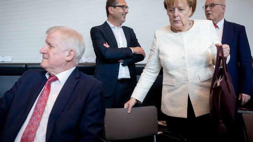 Los socios bávaros de Merkel deciden darle 15 días antes de romper el Gobierno