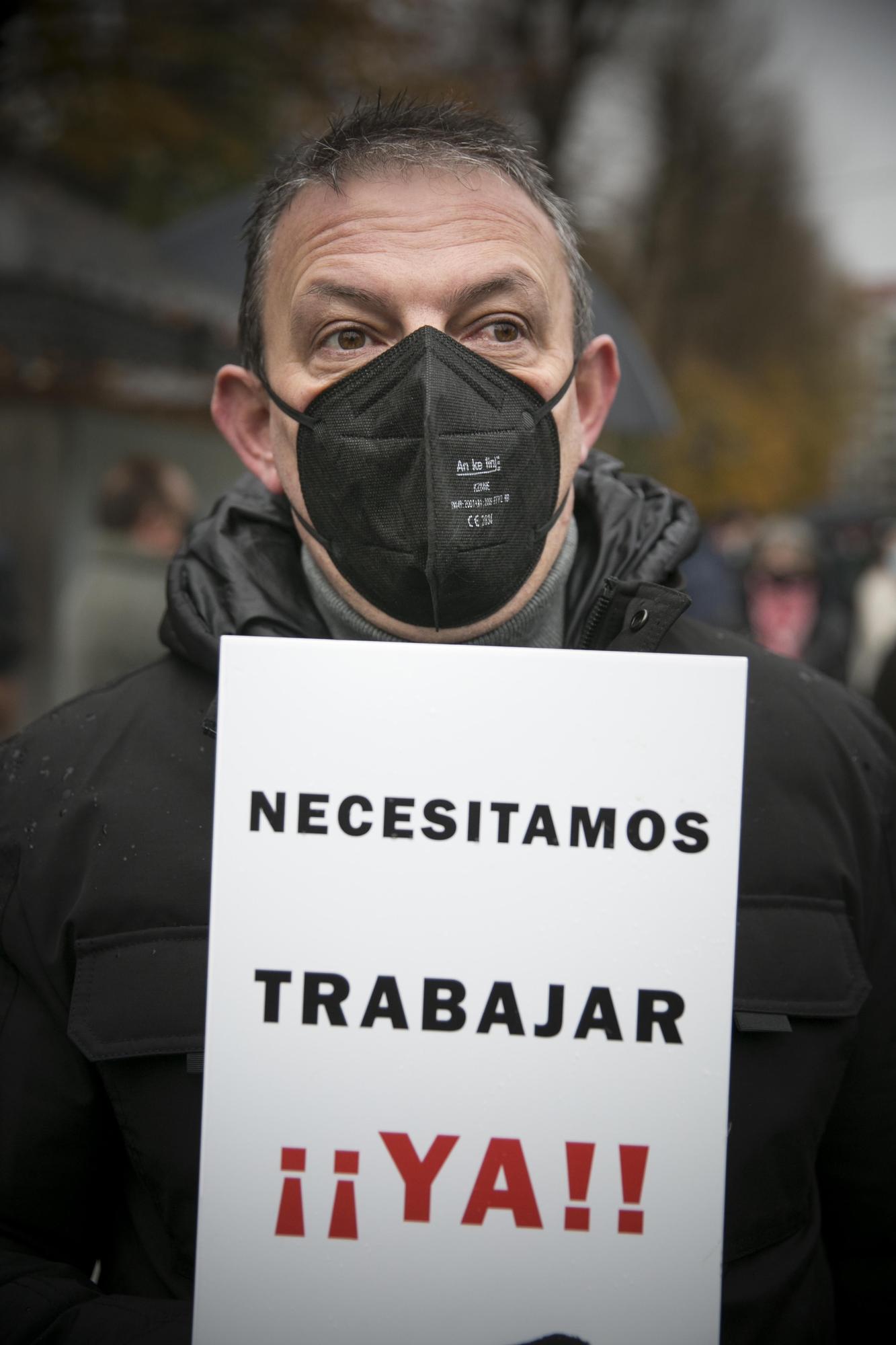 La hostelería toma las calles y exige "no perder las cenas de diciembre"