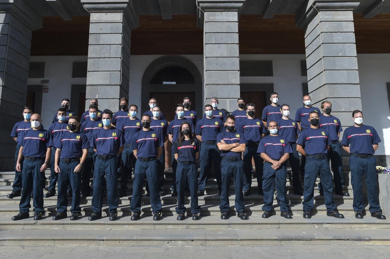 Las Palmas de Gran Canaria da la bienvenida a la "familia" municipal a los 31 nuevos bomberos tras 12 años sin reforzar el Cuerpo