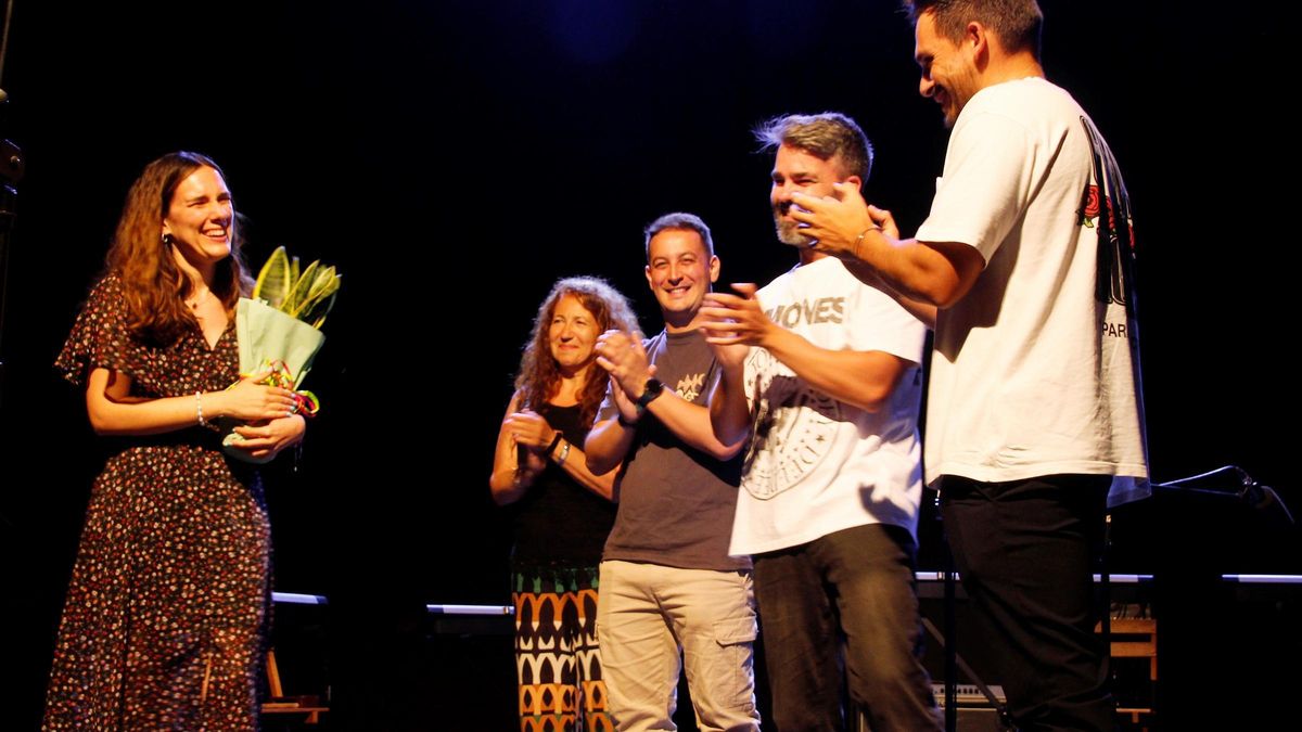 Homenaje del equipo docente a la profesora de flauta