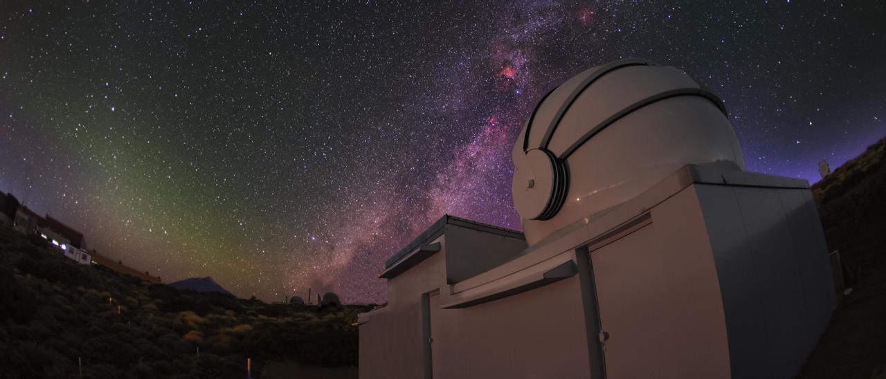 Two-meter Twin Telescope (TTT) operado por Light Bridges en el Observatorio del Teide (Instituto de Astrofísica de Canarias).