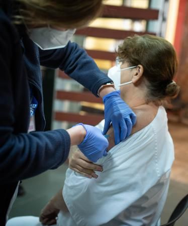 Vacunación de coronavirus a sanitarios del Centro de Salud de La Matanza