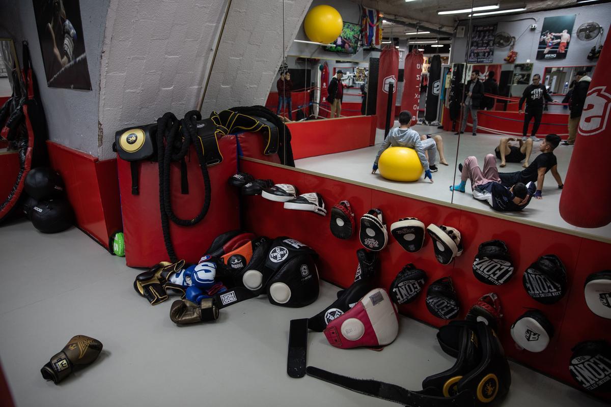 Entrenamiento de boxeo en el gimnasio DKSR para la rehabilitación de toxicómanos