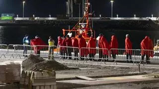 Llega por sus propios medios un cayuco con 63 personas a La Restinga (El Hierro)