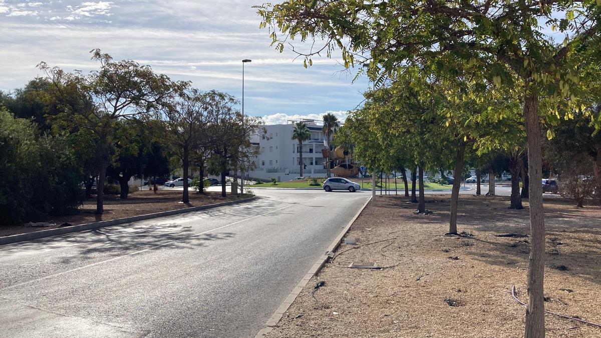 Calle Urbano Arregui en Villa Amalia, que se ha convertido en una alternativa a las retenciones de los semáforos y el rada de Desiderio Rodríguez y las retenciones de la N-332