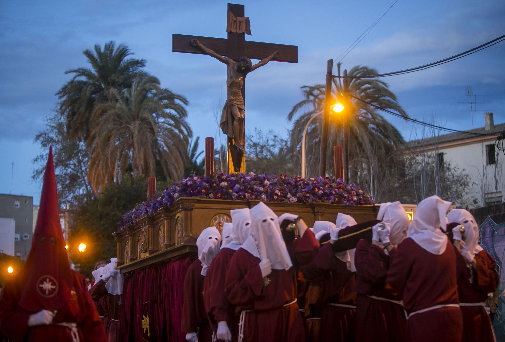 El antiguo trono del Cristo que salía en procesión