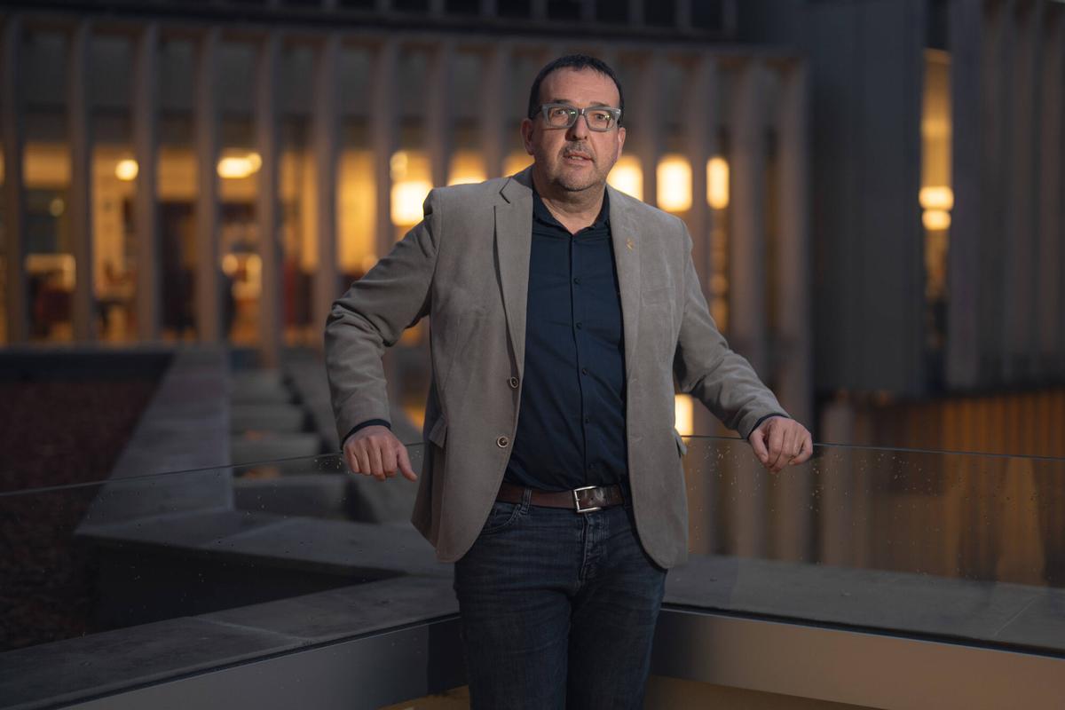 Vic, 22/12/2025. Política. Entrevista al alcalde de Vic, Albert Castells. Foto: Zowy Voeten / El Periódico