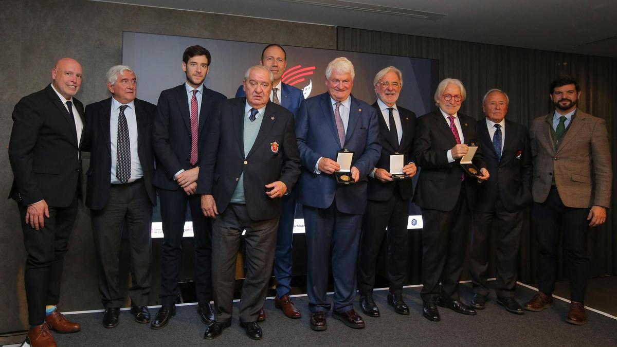 Los galardonados con la Medalla de Oro de la FCGolf, en la Nit del Golf, donde se celebró la llegada de la Ryder 2031 a Camiral Golf