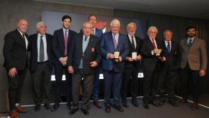 Los galardonados con la Medalla de Oro, en la Nit del Golf, donde el golf catalán celebró la llegada de la Ryder 2031 a Camiral Golf