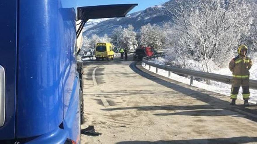 L&#039;accident d&#039;un camió cisterna obliga a tallar la C-162, a la Cerdanya