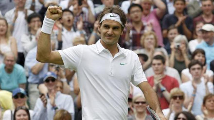 Federer barre a Fognini y pasa a tercera ronda de Wimbledon