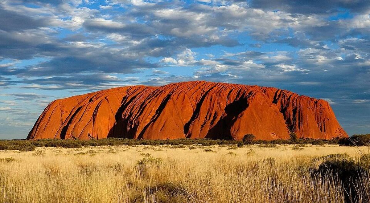 Uluru situado en Australia.