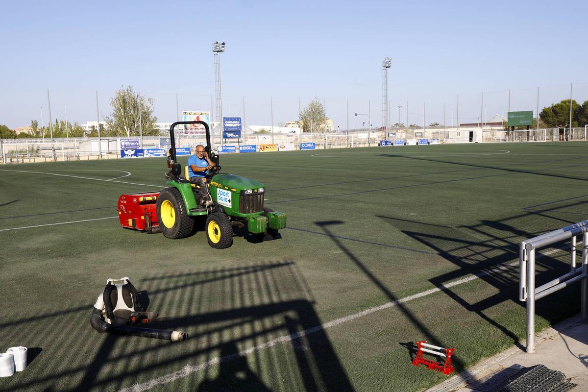 El antes y el después del campo de fútbol de San José tras la gran tormenta del sábado El antes y el después del campo de fútbol de San José tras la gran tormenta del sábado
