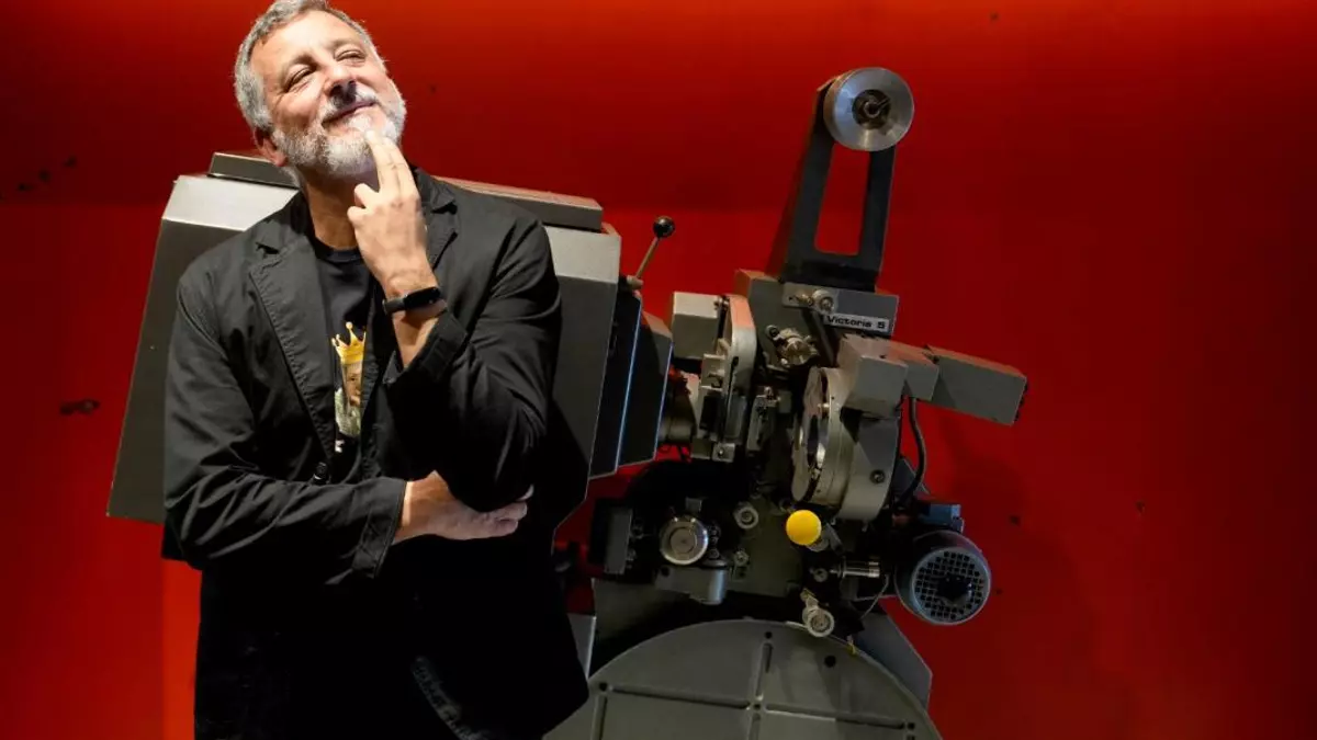 El divulgador David Botello ofrece en las Esquinas el monólogo 'Felipe V, el rey que nos salió rana'
