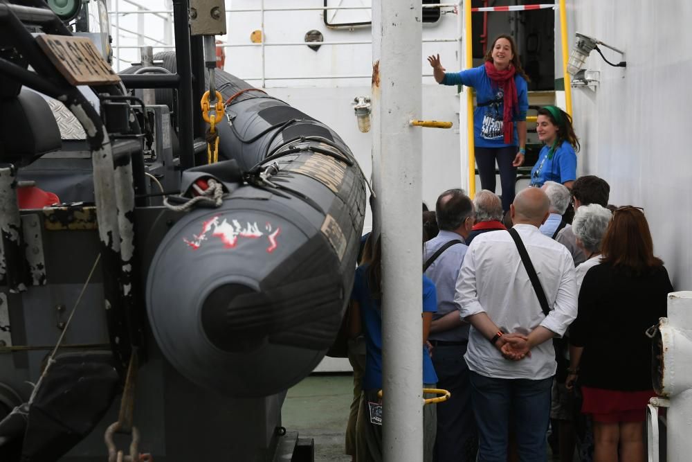 El barco Esperanza de Greenpeace en A Coruña