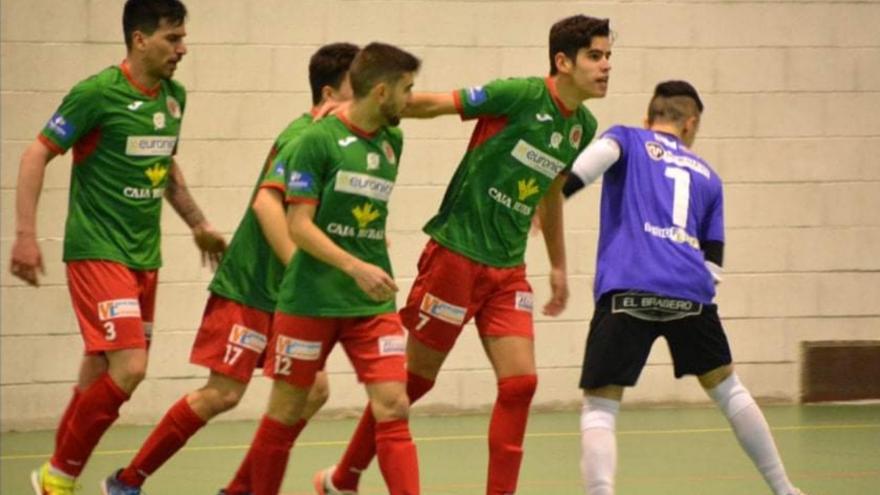 Jugadores del Intersala Zamora celebran un gol.