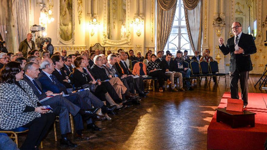 El presidente del Capte, Ángel Ferrera, durante la presentación del segundo informe del &#039;think tanck&#039; sobre turismo.