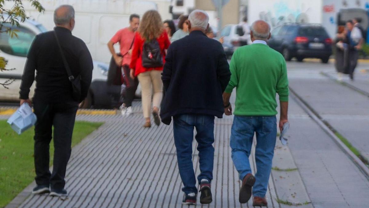 Viandantes en Vilagarcía.