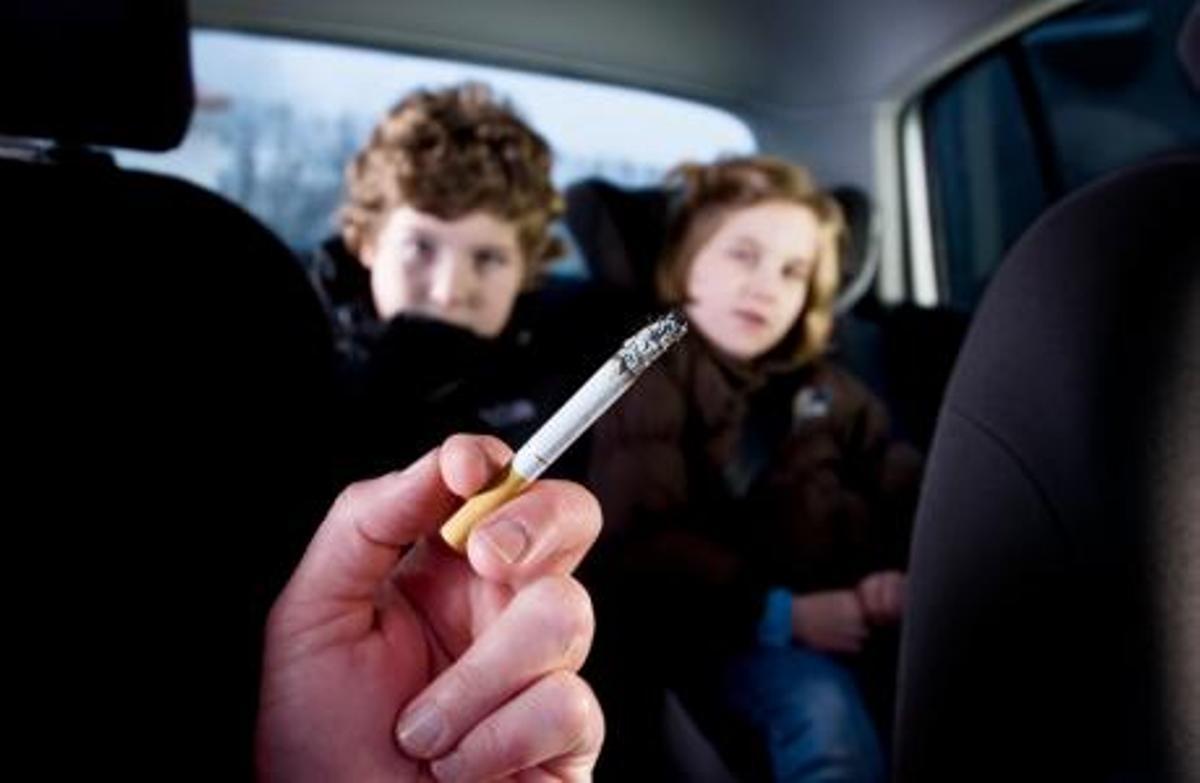 Según los oncólogos, en el 40% de los hogares con niños se fuma.