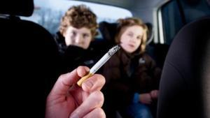 Según los oncólogos, en el 40% de los hogares con niños se fuma.