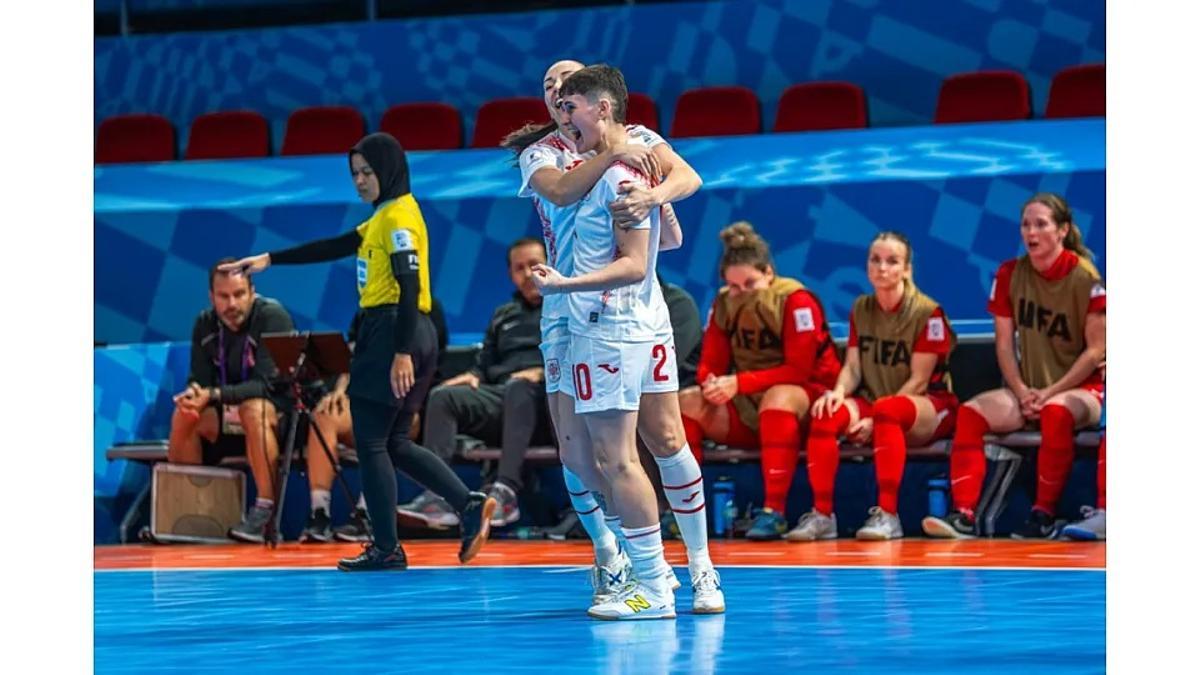 Antía Pérez celebra la consecució del primer gol
