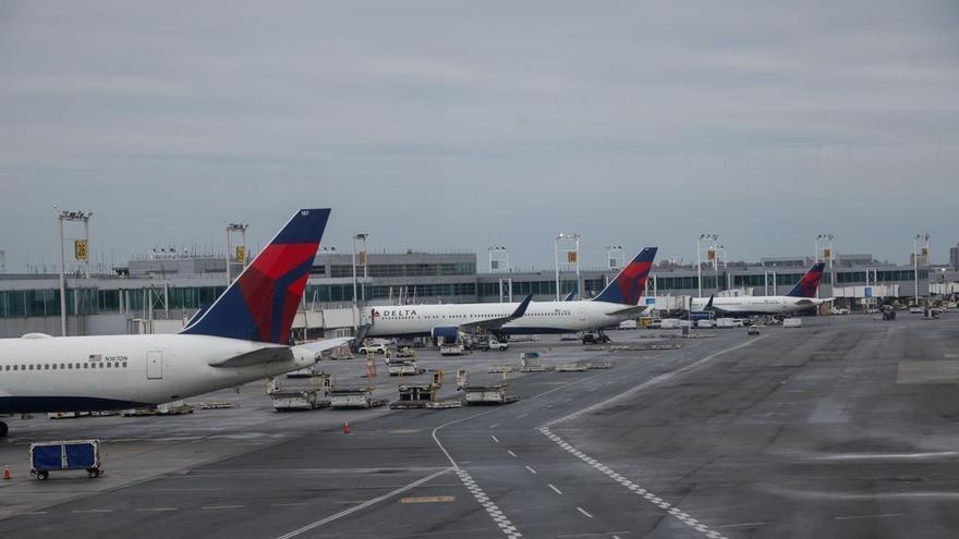 Los expertos temen una subida de los precios de los billetes de avión por el encarecimiento del combustible