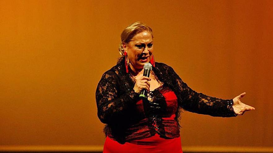 La cantante zamorana Soledad Luna, durante una actuación. | J. F.