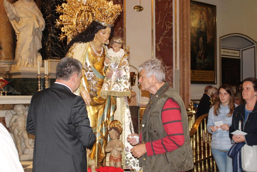 Besamanos de la Virgen de los Desamparados hasta la madrugada