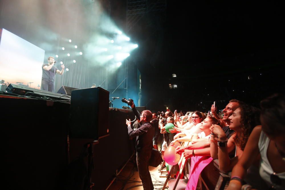 Un momento del concierto  de Alborán en la Plaza de Toros de Alicante.