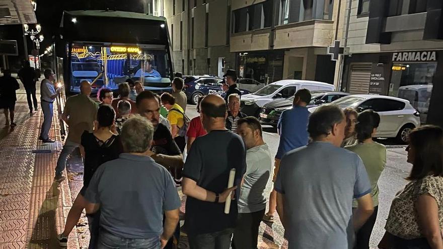 La falta de seguridad en los autobuses "búhos" del Nalón, aviva las protestas