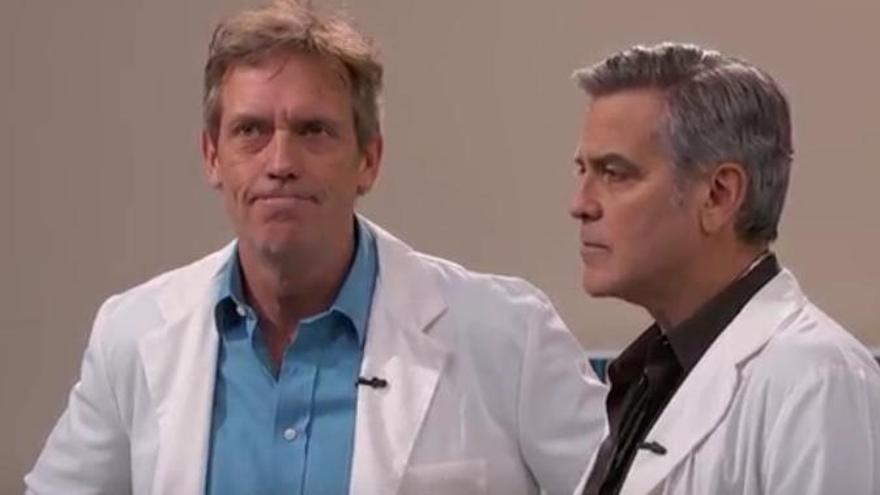 Hugh Laurie i George Clooney en un moment de l&#039;esquetx.