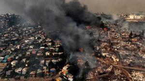 Xile lluita contra el foc que ha causat més de 120 morts