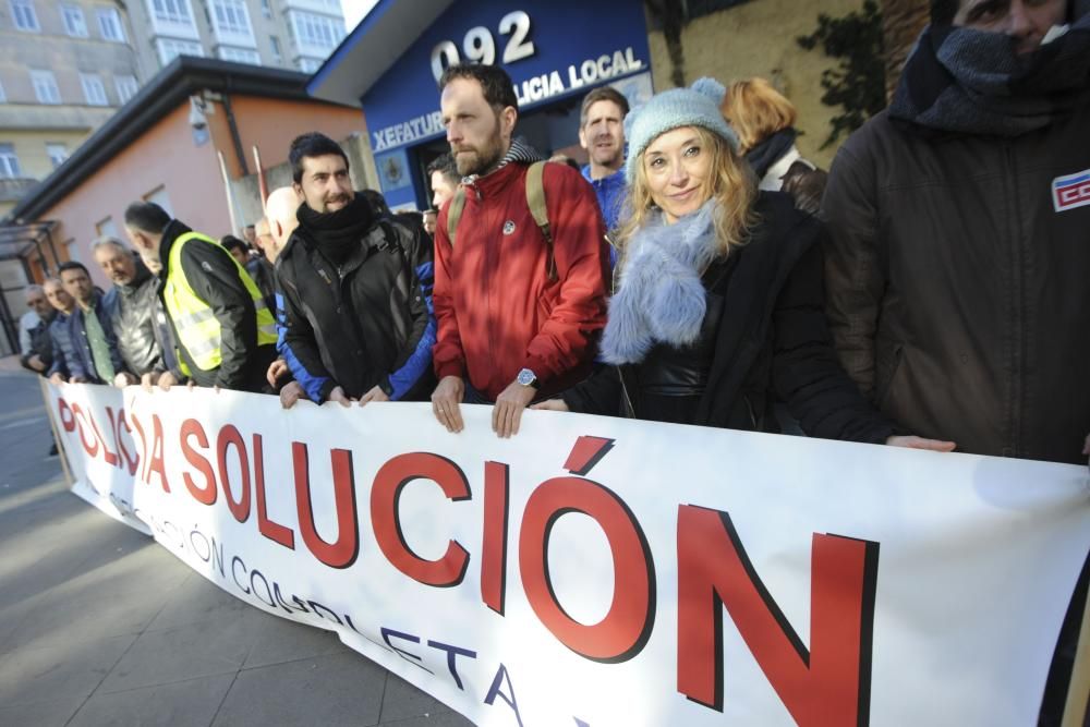 Concentración de policías locales en Orillamar