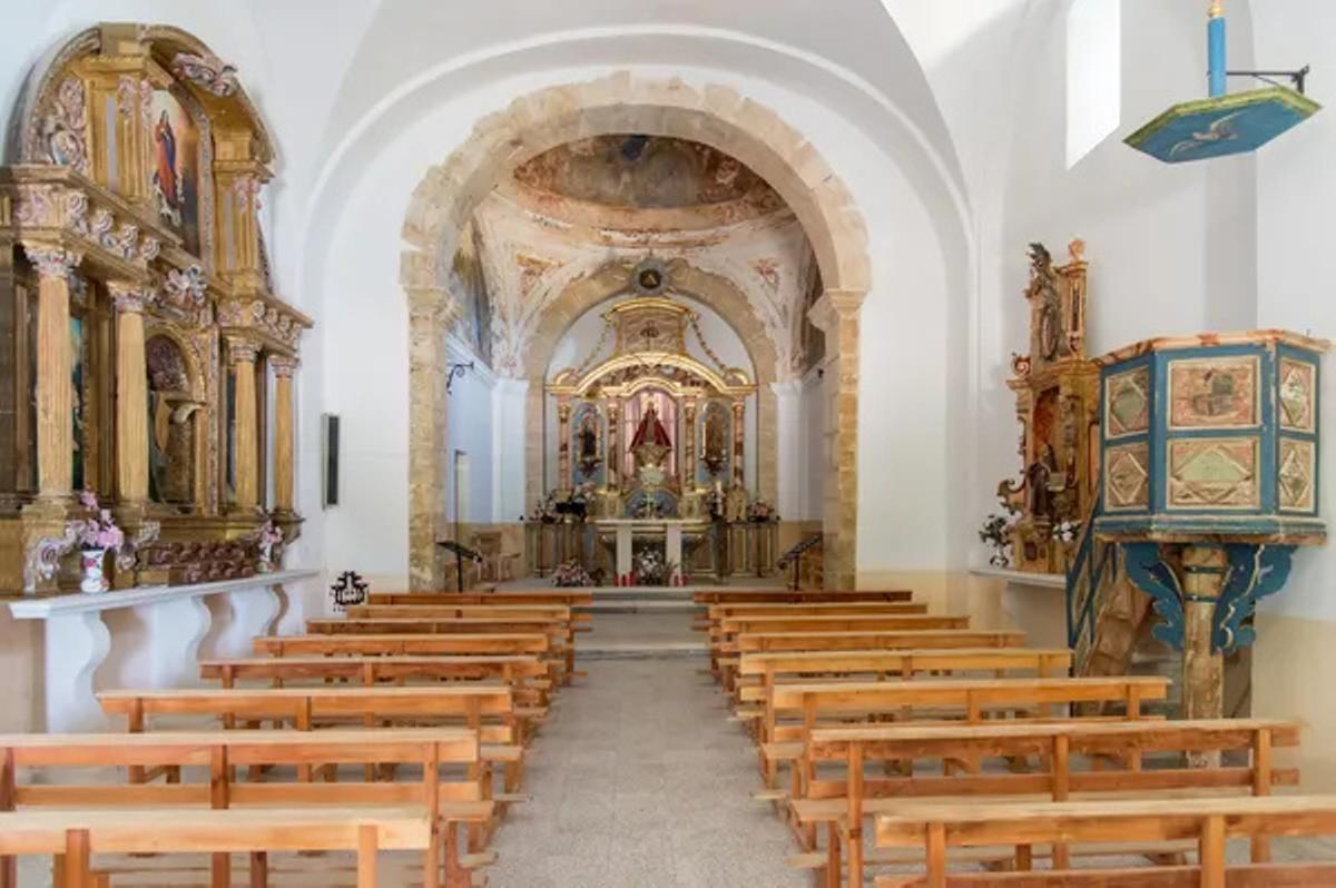 Interior de la Ermita de la Virgen de la Bienvenida.