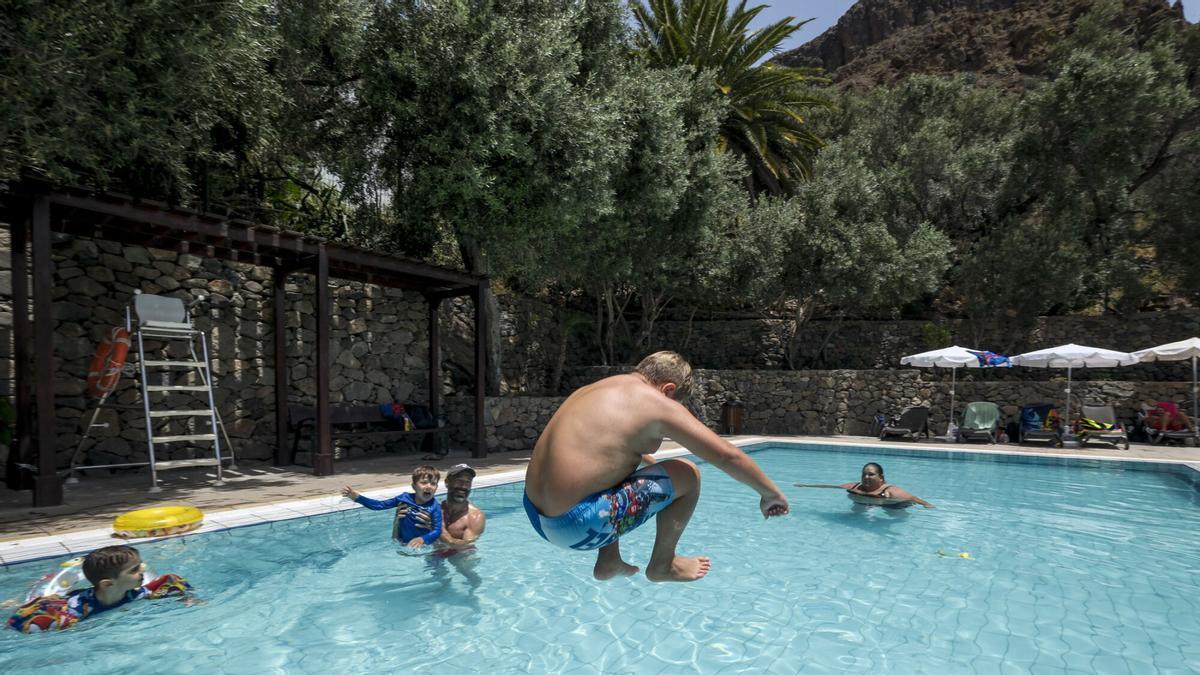 Sanidad activa el aviso rojo por riesgo para la salud debido al calor en Canarias: todos los municipios afectados