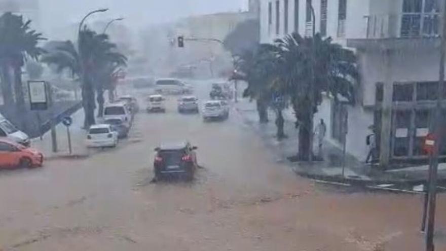 Una tromba de agua inunda Arrecife