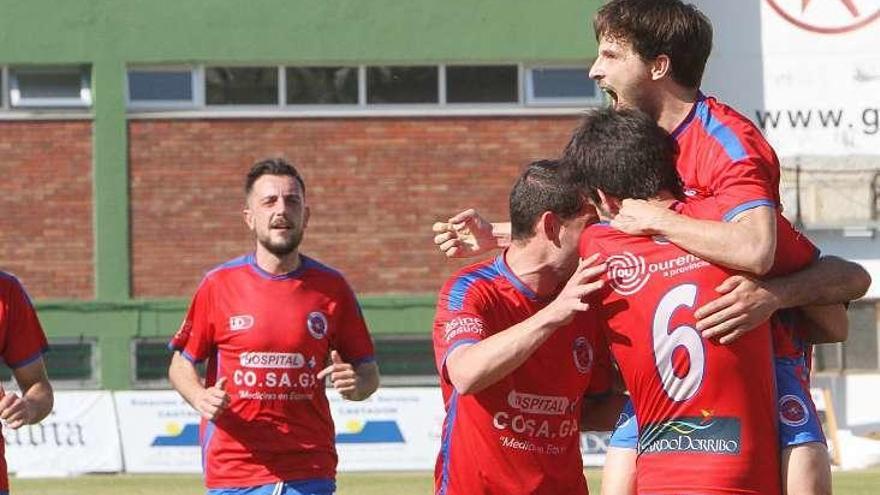 |  Las celebraciones de los cuatro tantos de la UD Ourense ayer en O Couto fueron el espejo del alma. Aunque tanto acierto no bastara para el premio gordo, el equipo transmite que cree en sus posibilidades. La dura competencia le obligará a prolongar el esfuerzo hasta el último domingo del campeonato.