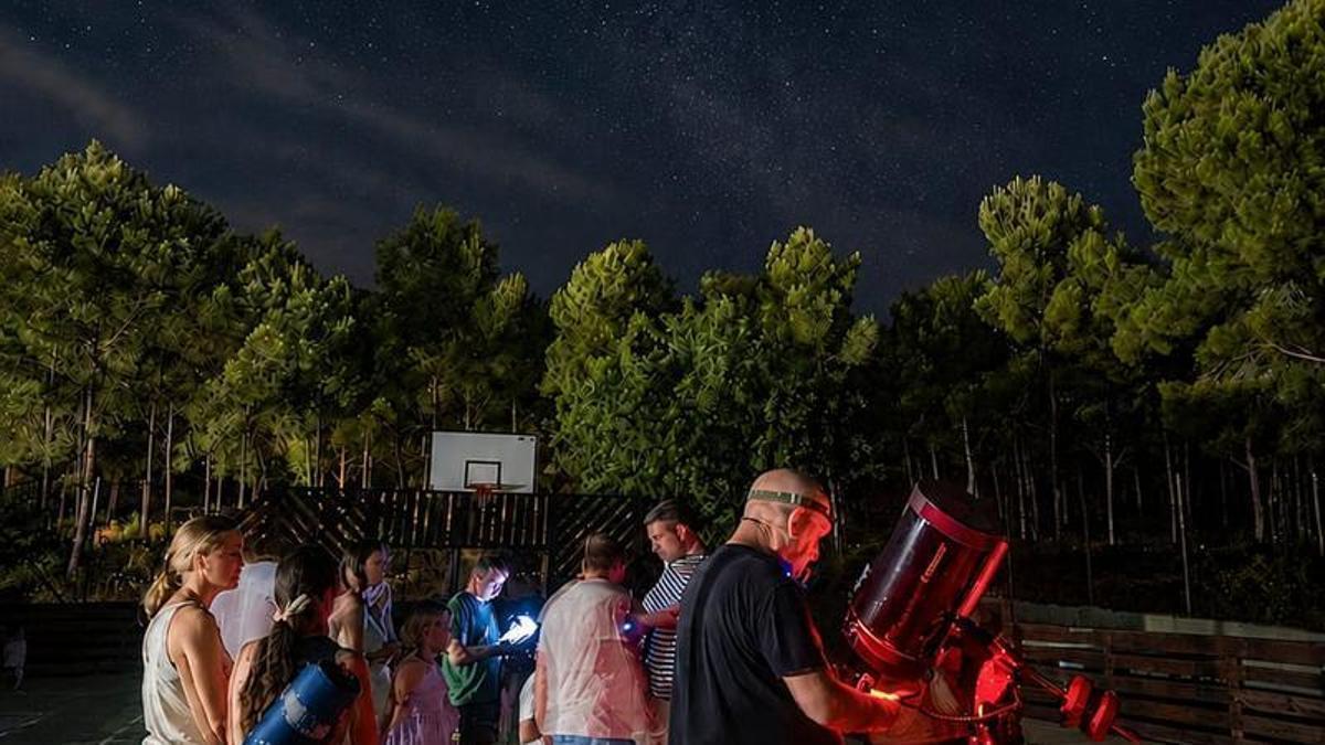Actividad nocturna en el primer Camping Starlight de la Comunitat Valenciana Ribamar