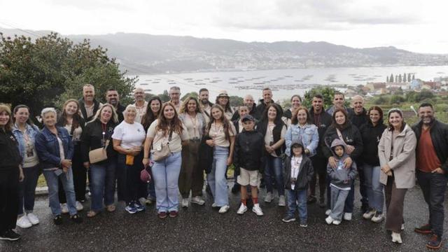 Fotografía de familia de la presentación del evento.
