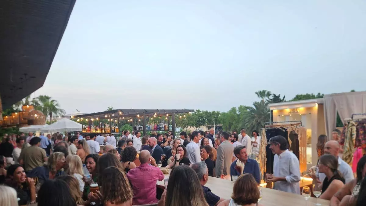 La nueva discoteca Mar Salada del Club de Mar abre sus puertas en Palma con un lleno total