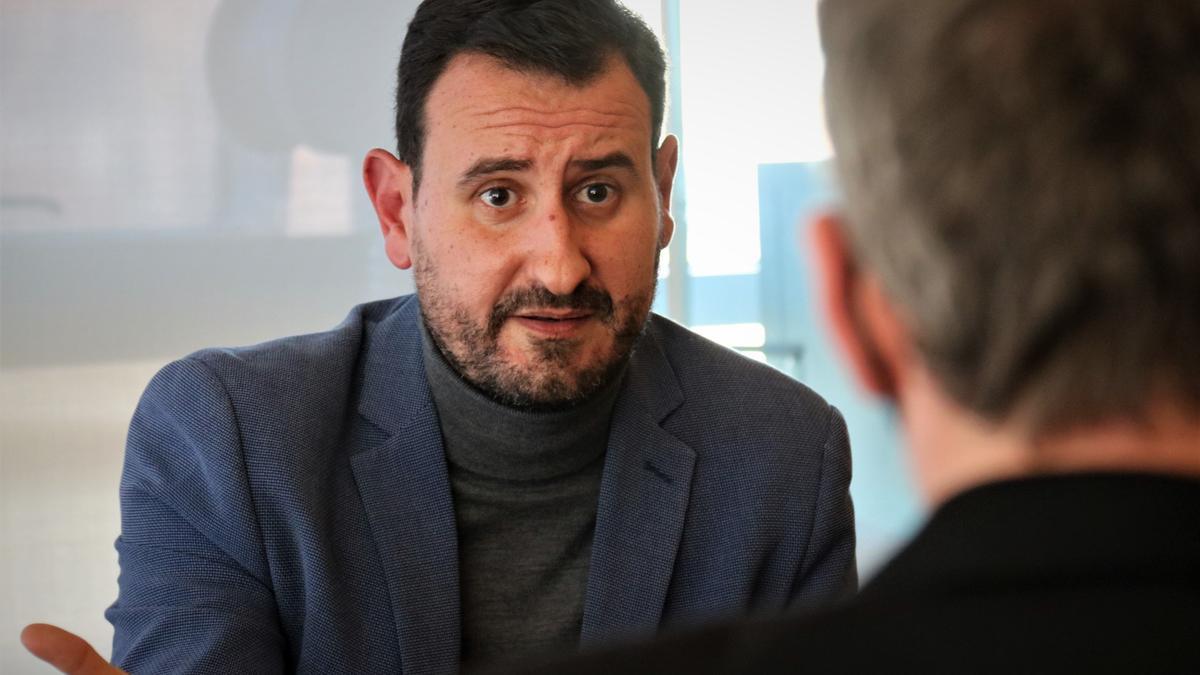 El alcalde de Badalona, Rubén Guijarro, en una entrevista con la ACN.