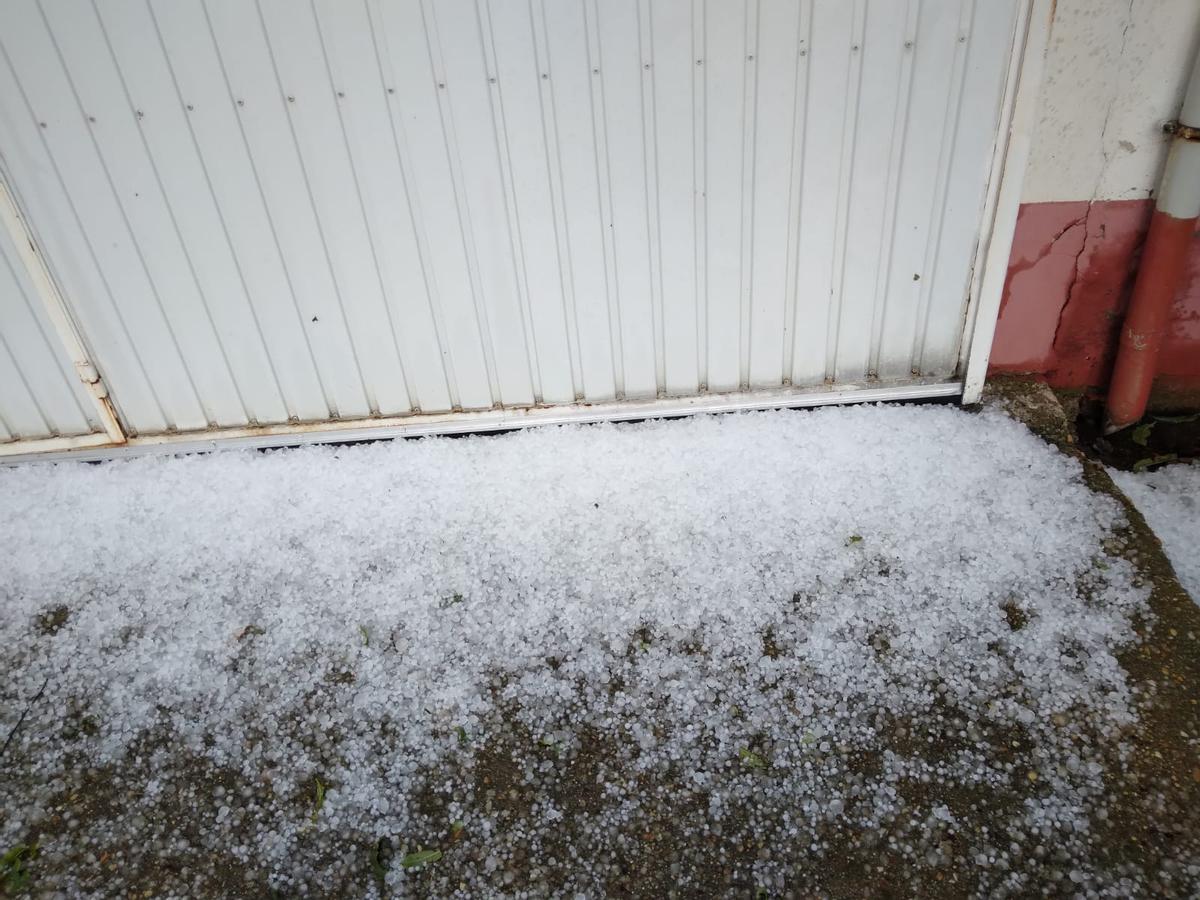 Panorama en una de las partes afectadas por la precipitación de granizo el pasado lunes en Santa María de la Vega.