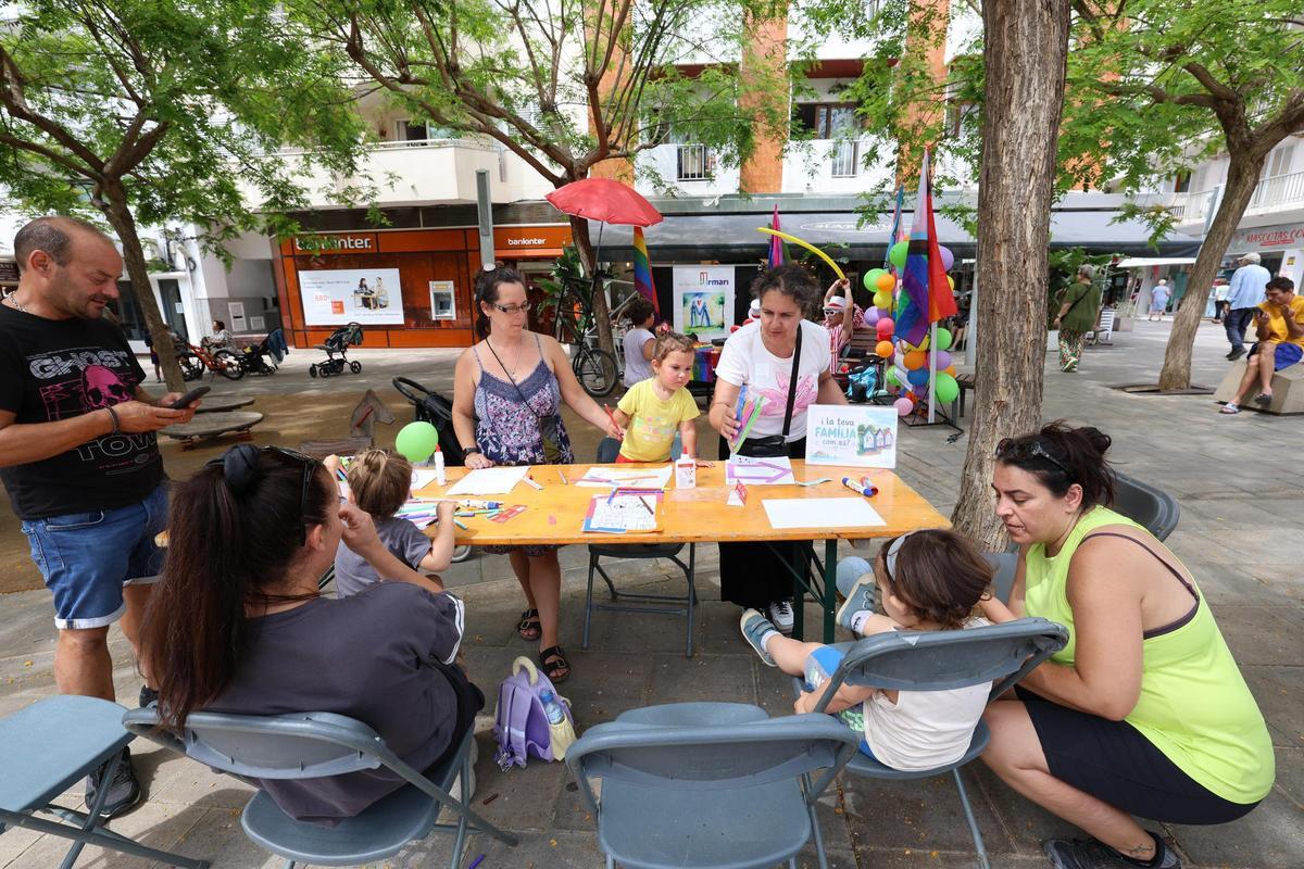 Galería: Cuentacuentos, yoga y pintacaras para celebrar el Día de las Familias en Santa Eulària