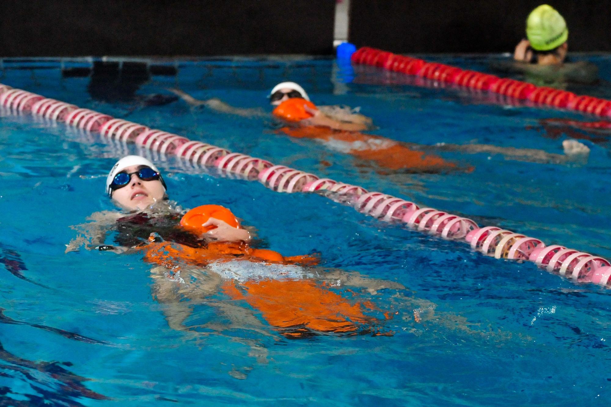 La piscina de Vilagarcía acoge su primera competición oficial de la Liga Gallega de salvamento