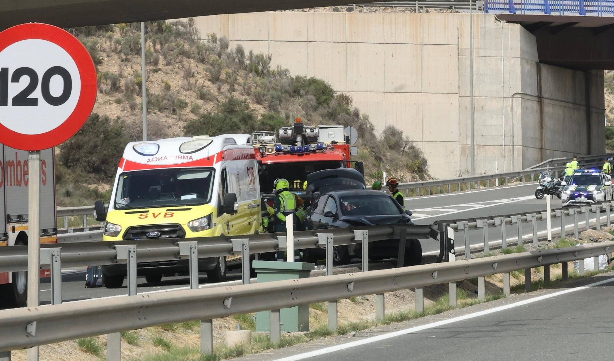 Aparatoso accidente en la A-31 en Monforte del Cid