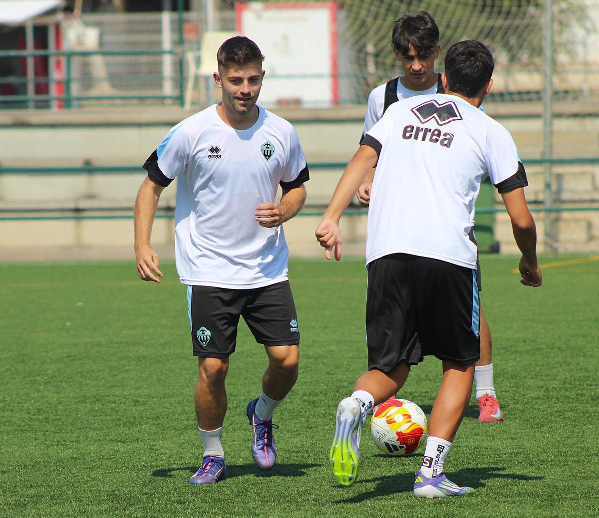 Carlos Segura, en un entrenamiento del Castellón B en Gaetà Huguet.