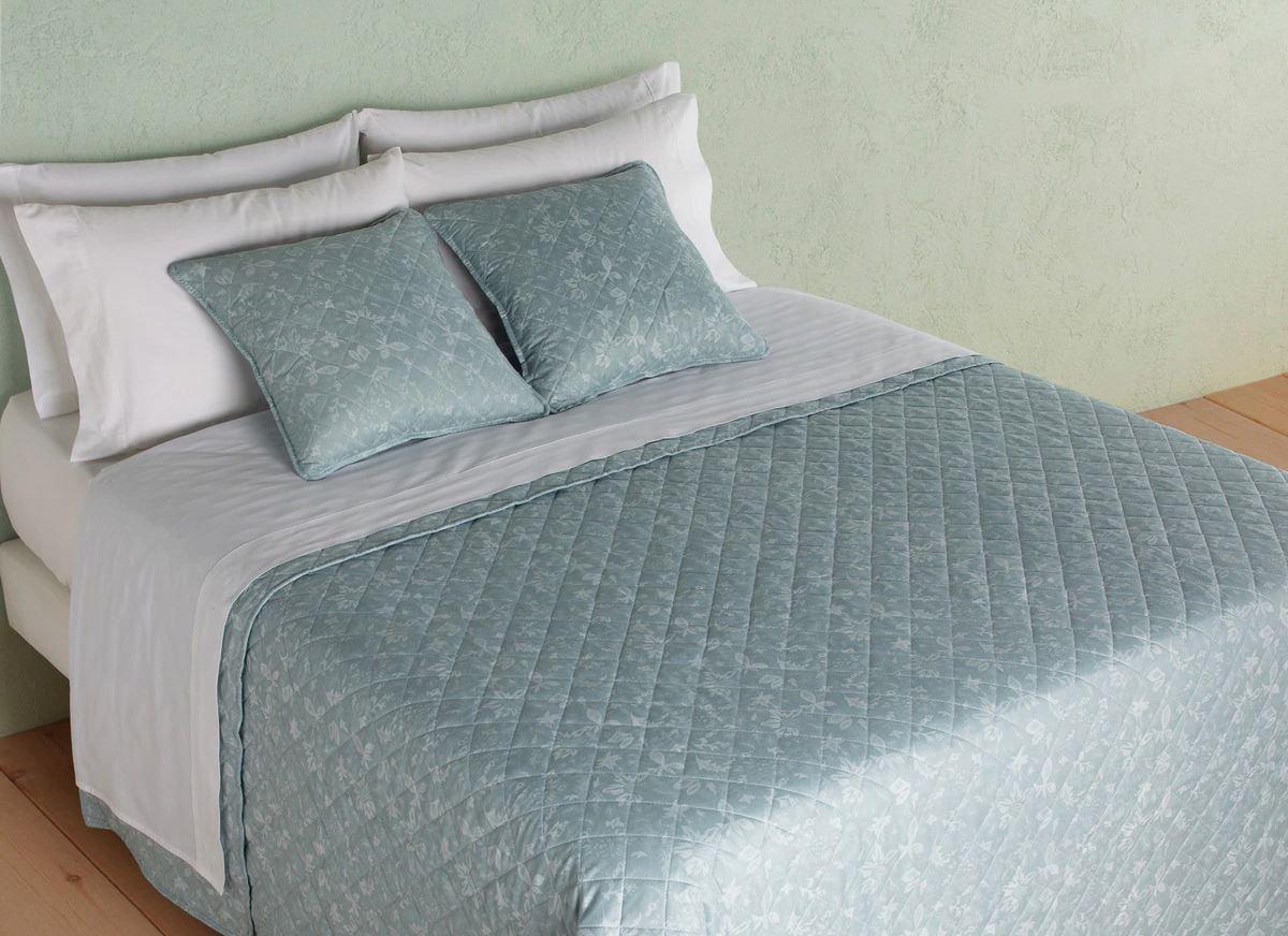 Edredones El Corte Inglés | Este modelo en tonos azules y con flores es ideal para un dormitorio clásico