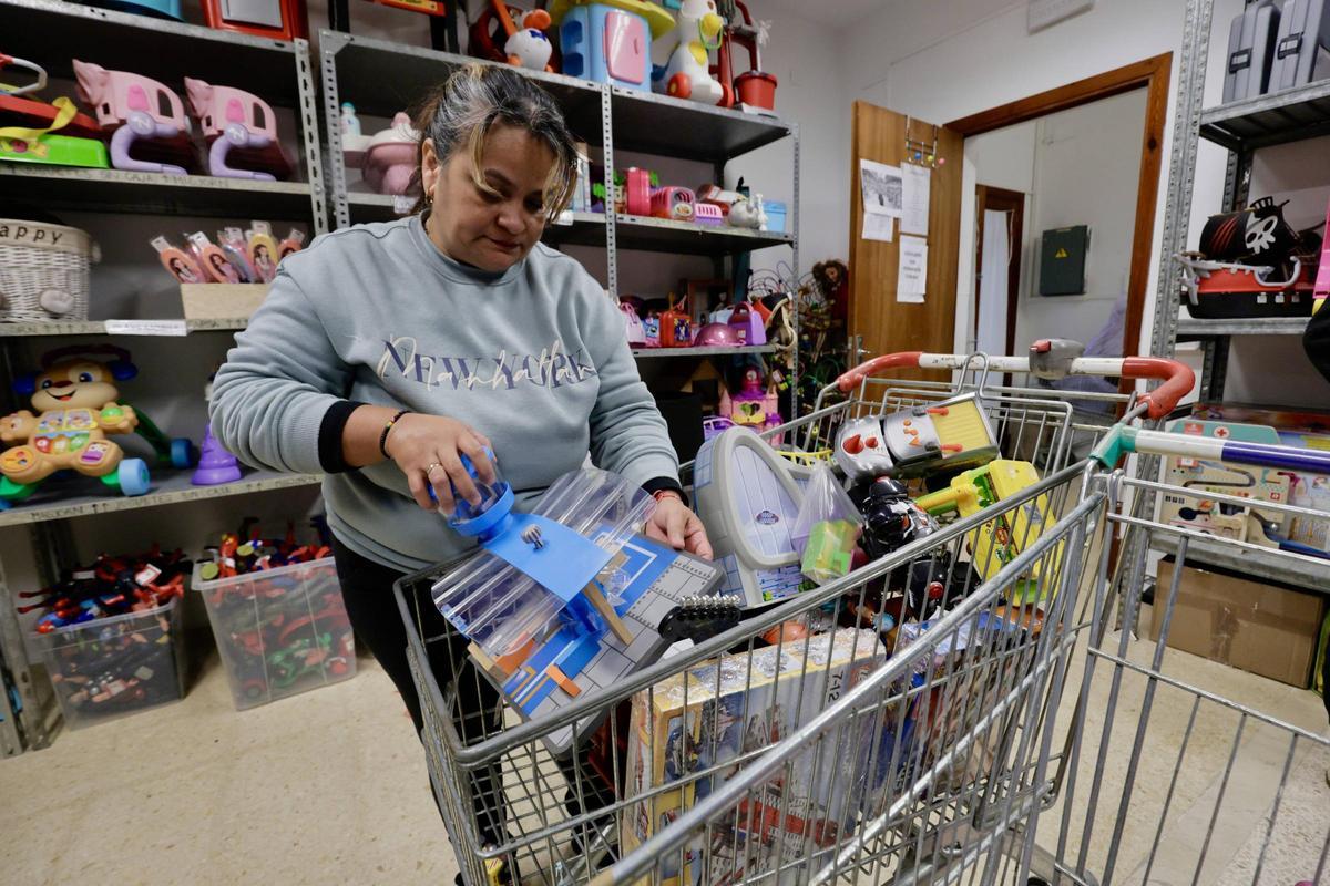 El taller de Càritas Mallorca donde se reparan los sueños para la Noche de Reyes
